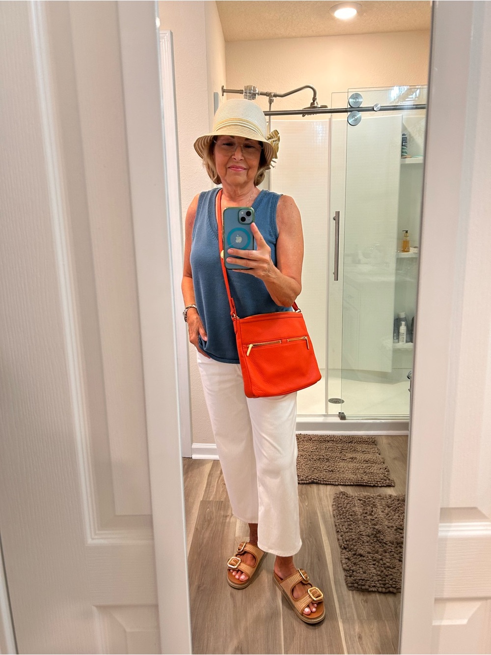 Gili all leather bag.